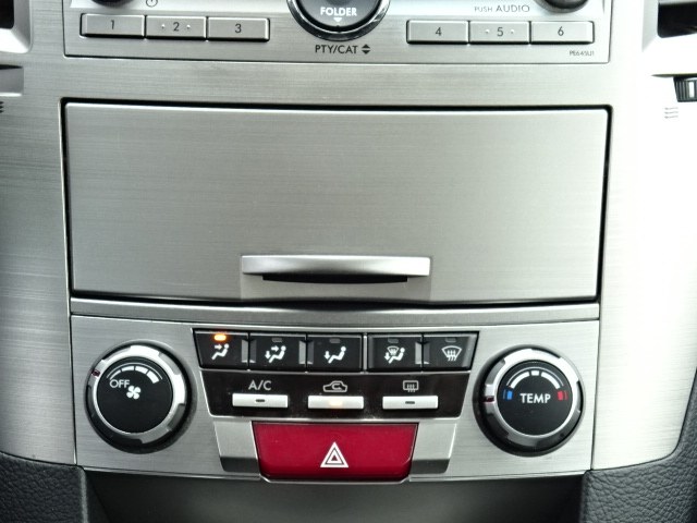 2010 Subaru Legacy 2.5i Premium photo