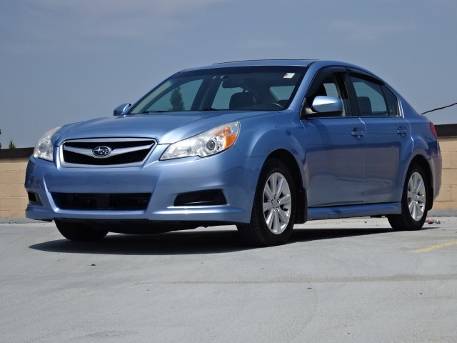 2010 Subaru Legacy 2.5i Premium photo