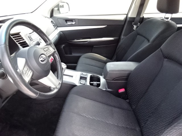 2010 Subaru Legacy 2.5i Premium photo