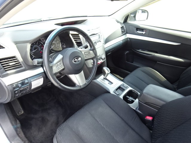2010 Subaru Legacy 2.5i Premium photo
