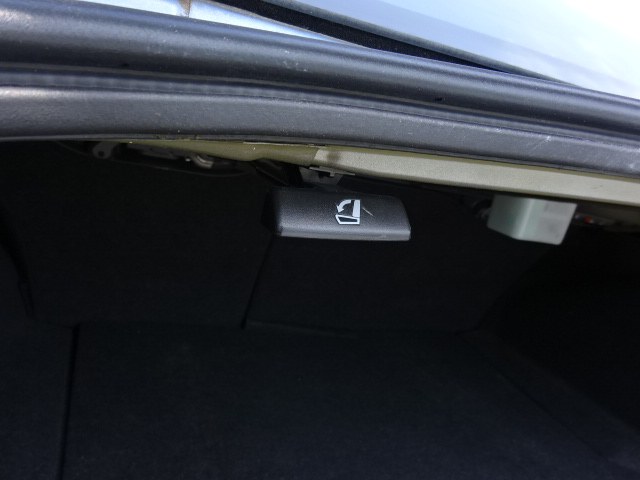 2010 Subaru Legacy 2.5i Premium photo