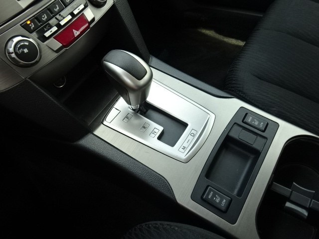 2010 Subaru Legacy 2.5i Premium photo