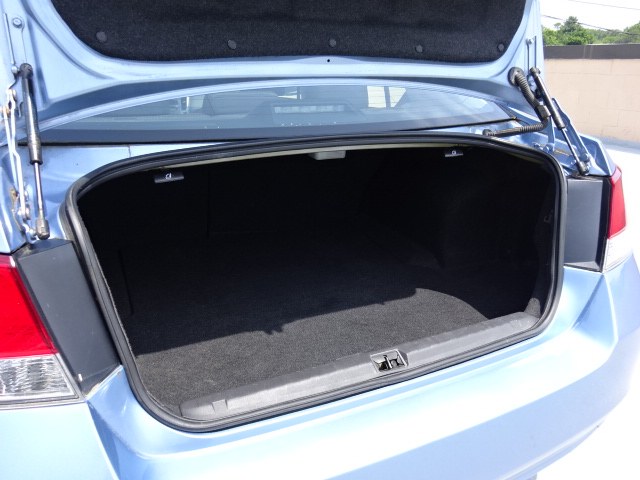 2010 Subaru Legacy 2.5i Premium photo