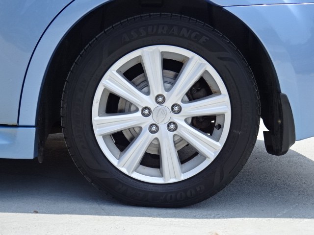 2010 Subaru Legacy 2.5i Premium photo