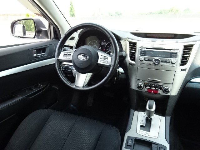 2010 Subaru Legacy 2.5i Premium photo