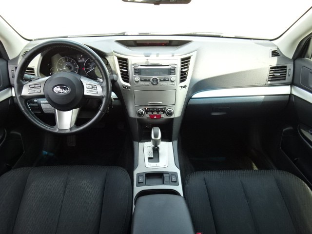 2010 Subaru Legacy 2.5i Premium photo