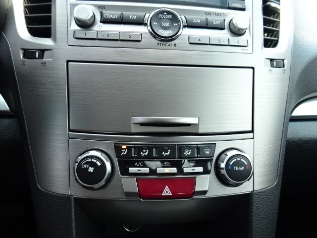 2010 Subaru Legacy 2.5i Premium photo