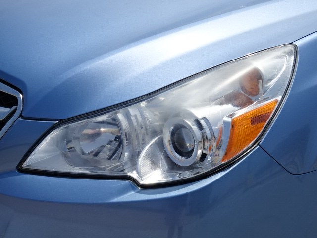 2010 Subaru Legacy 2.5i Premium photo