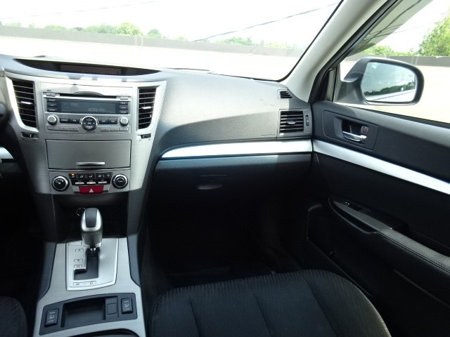 2010 Subaru Legacy 2.5i Premium photo