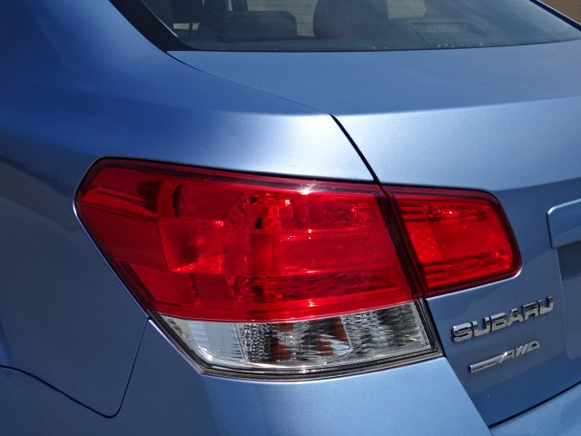 2010 Subaru Legacy 2.5i Premium photo