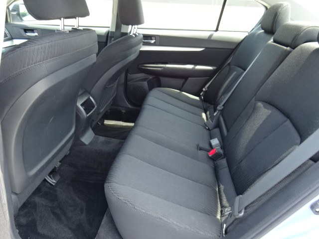 2010 Subaru Legacy 2.5i Premium photo