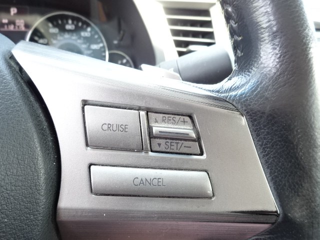 2010 Subaru Legacy 2.5i Premium photo