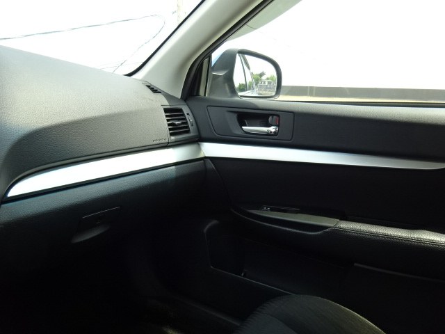 2010 Subaru Legacy 2.5i Premium photo