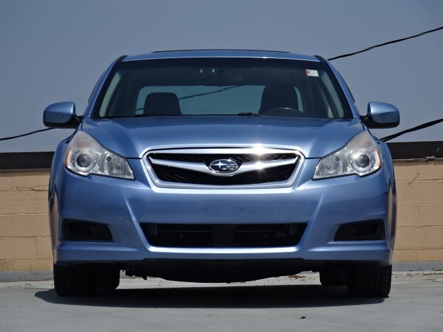 2010 Subaru Legacy 2.5i Premium photo