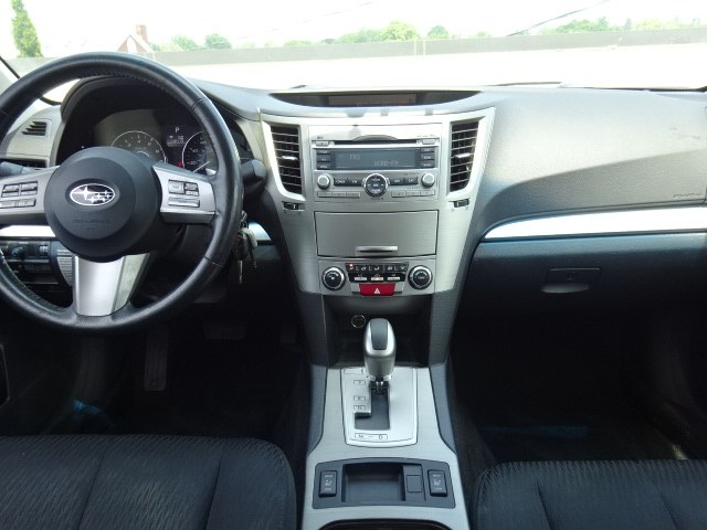 2010 Subaru Legacy 2.5i Premium photo