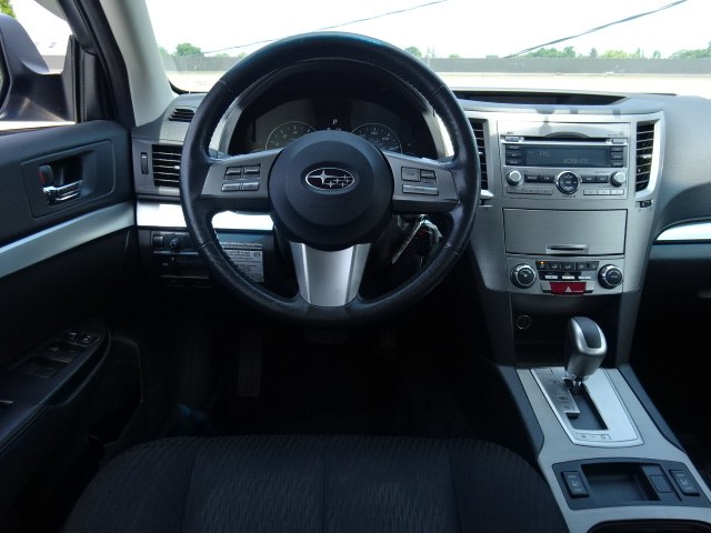 2010 Subaru Legacy 2.5i Premium photo