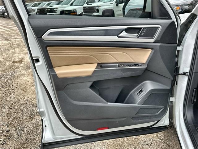 2022 Volkswagen Atlas Cross Sport 2.0T SE w/Technology photo