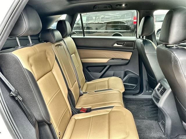 2022 Volkswagen Atlas Cross Sport 2.0T SE w/Technology photo