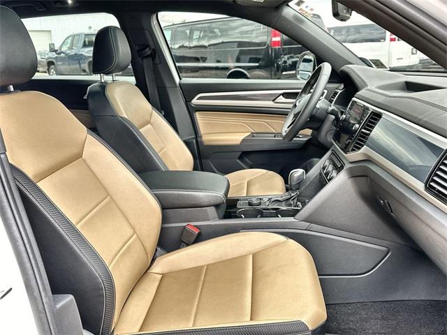 2022 Volkswagen Atlas Cross Sport 2.0T SE w/Technology photo