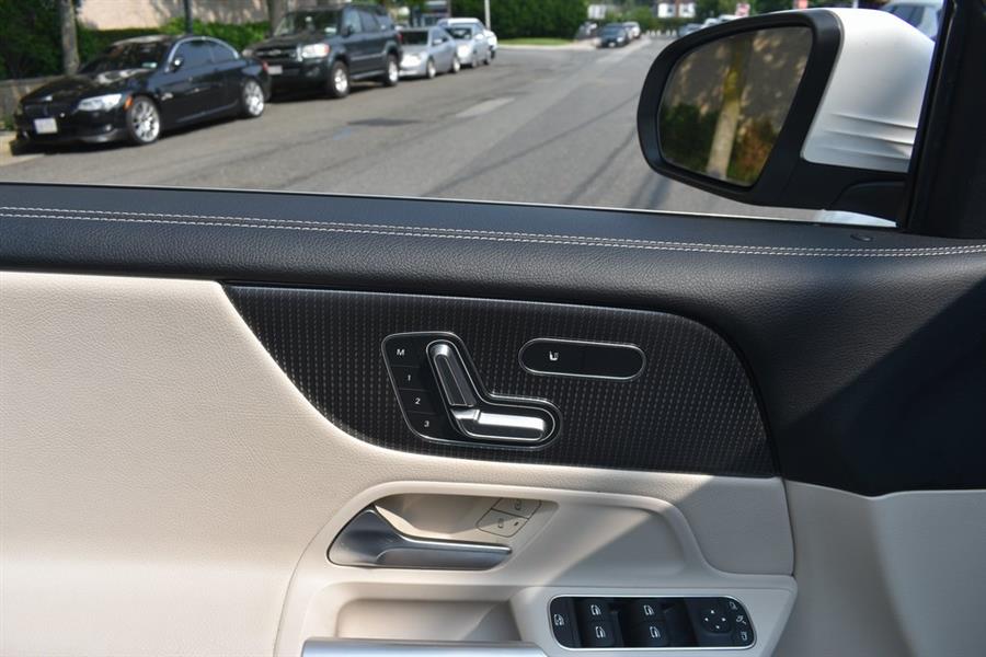 2021 Mercedes-Benz GLB GLB 250 photo