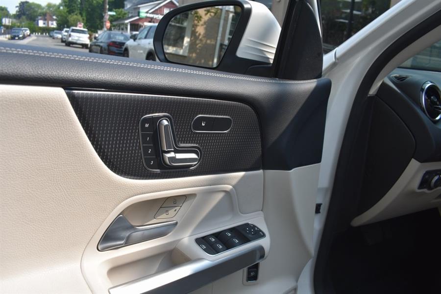 2021 Mercedes-Benz GLB GLB 250 photo