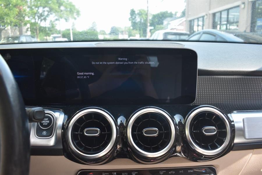 2021 Mercedes-Benz GLB GLB 250 photo