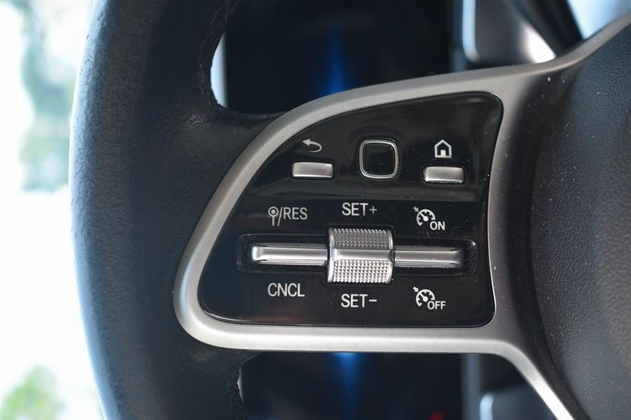 2021 Mercedes-Benz GLB GLB 250 photo