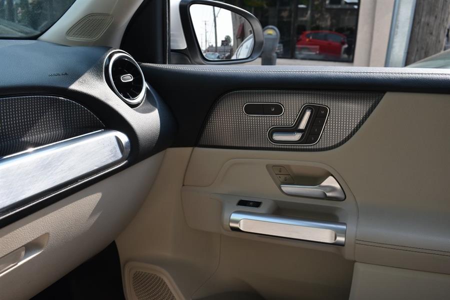 2021 Mercedes-Benz GLB GLB 250 photo