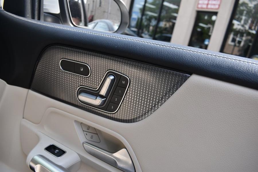 2021 Mercedes-Benz GLB GLB 250 photo