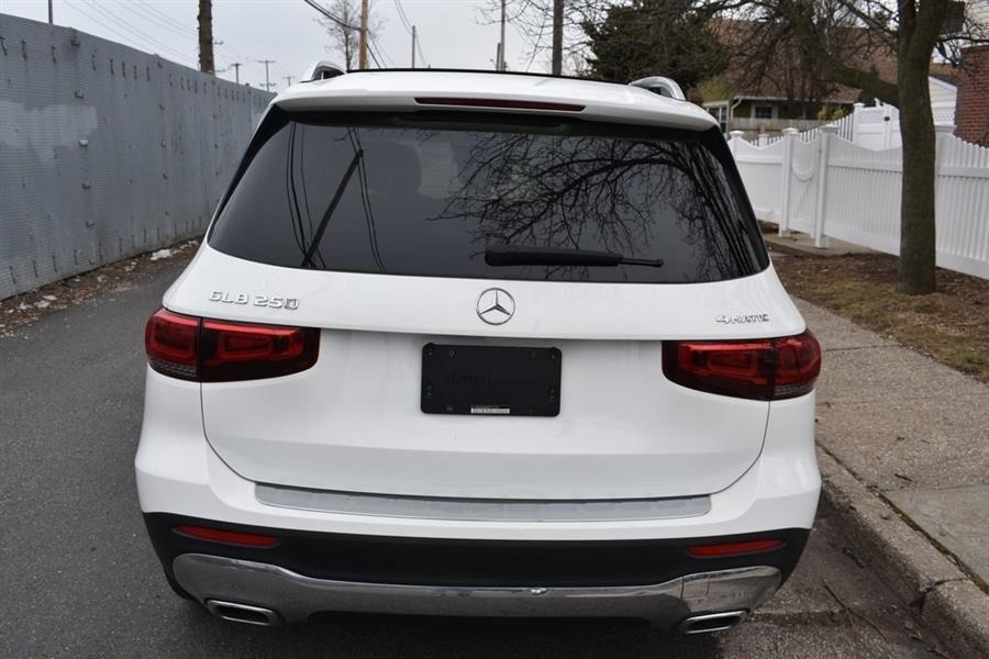 2021 Mercedes-Benz GLB GLB 250 photo