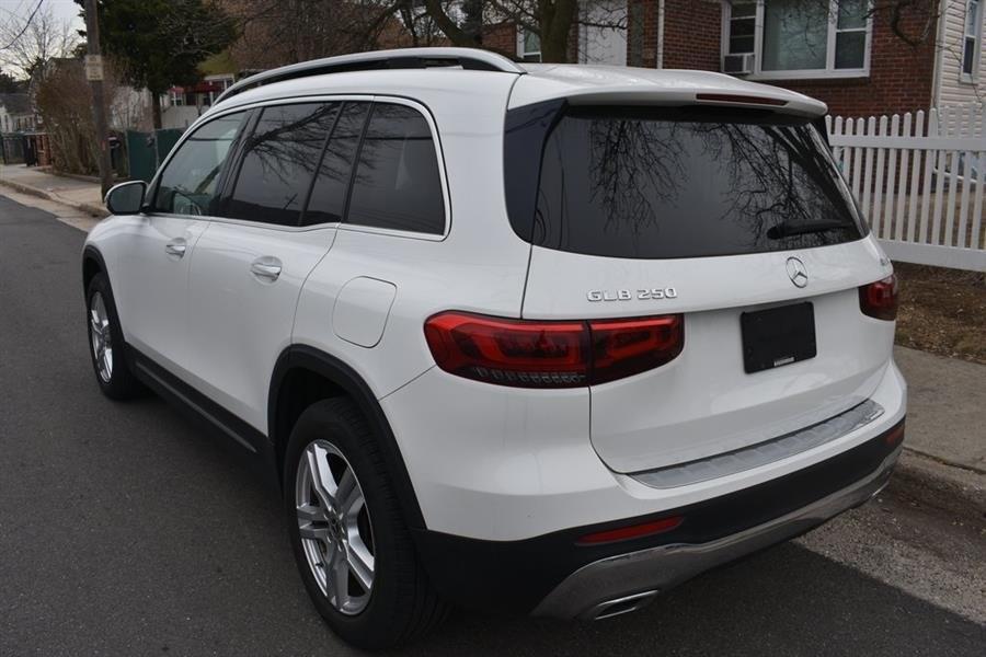 2021 Mercedes-Benz GLB GLB 250 photo