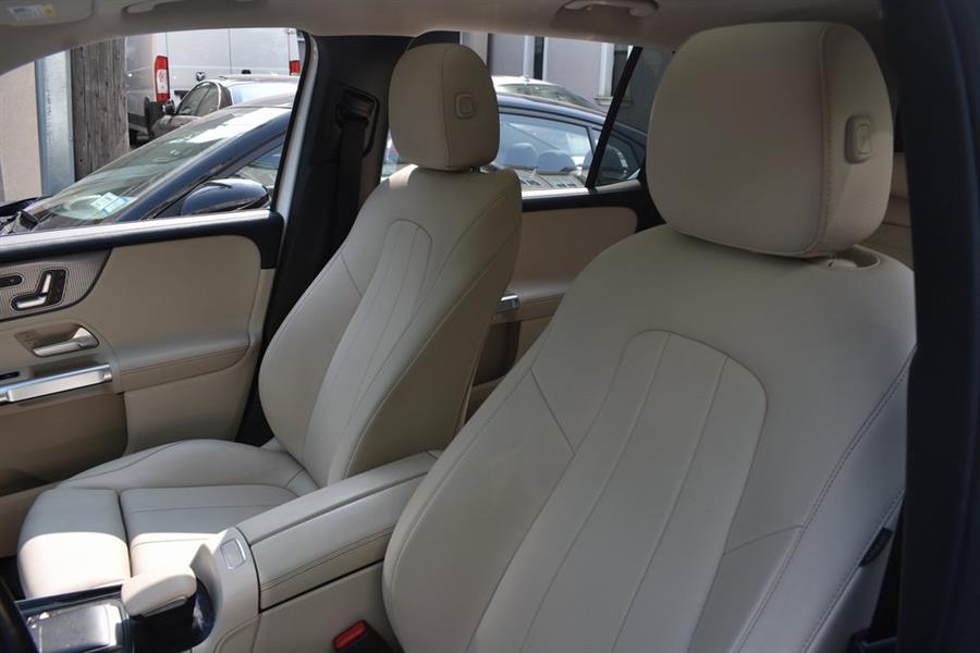 2021 Mercedes-Benz GLB GLB 250 photo