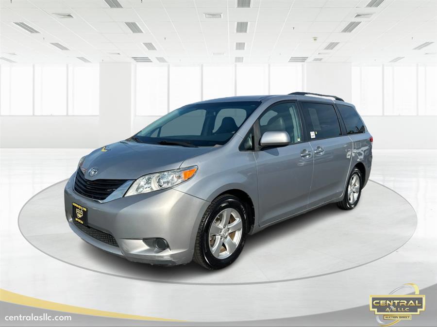 2014 Toyota Sienna LE 7-Passenger Auto Access Sea photo