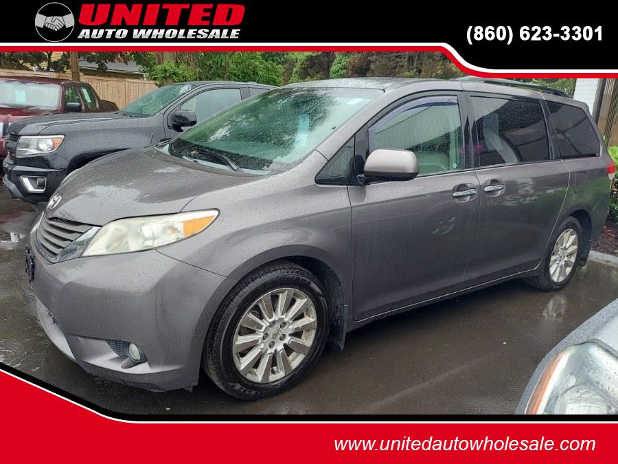 2012 Toyota Sienna XLE 7-Passenger photo