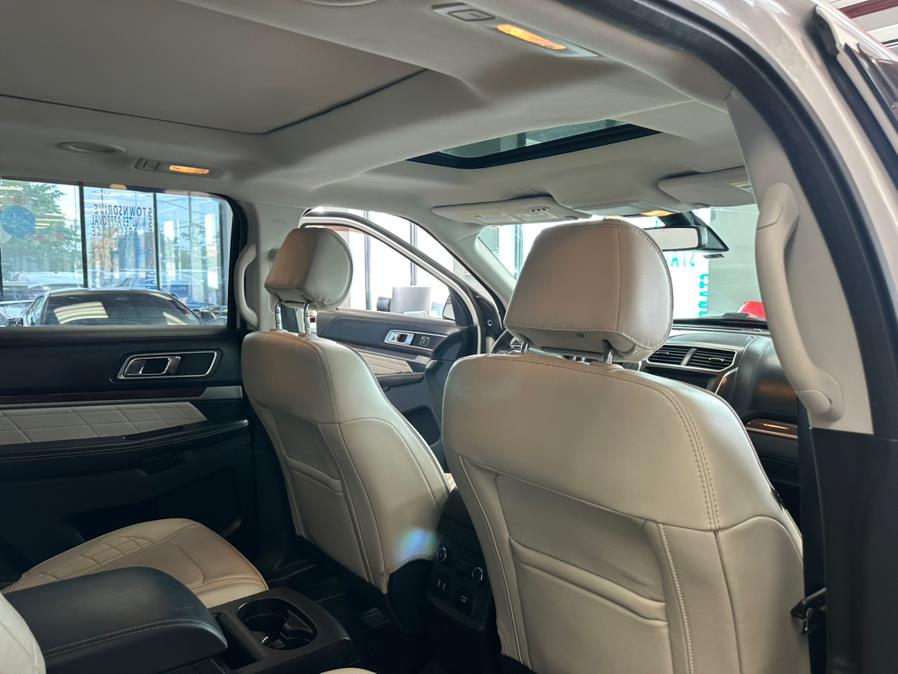 2017 Ford Explorer Platinum 4WD photo