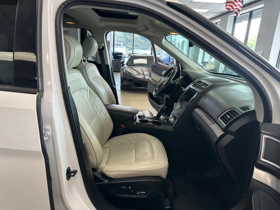 2017 Ford Explorer Platinum 4WD photo