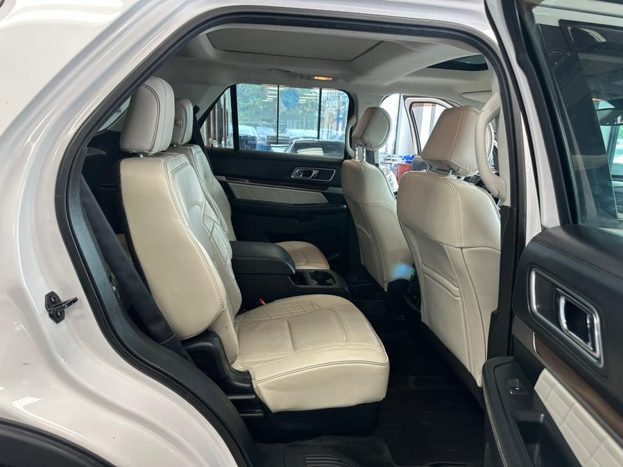 2017 Ford Explorer Platinum 4WD photo