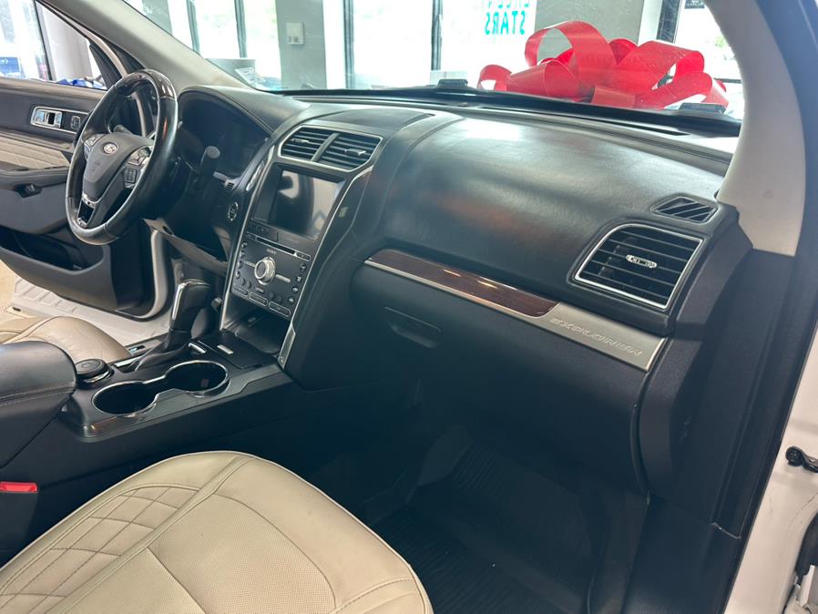 2017 Ford Explorer Platinum 4WD photo