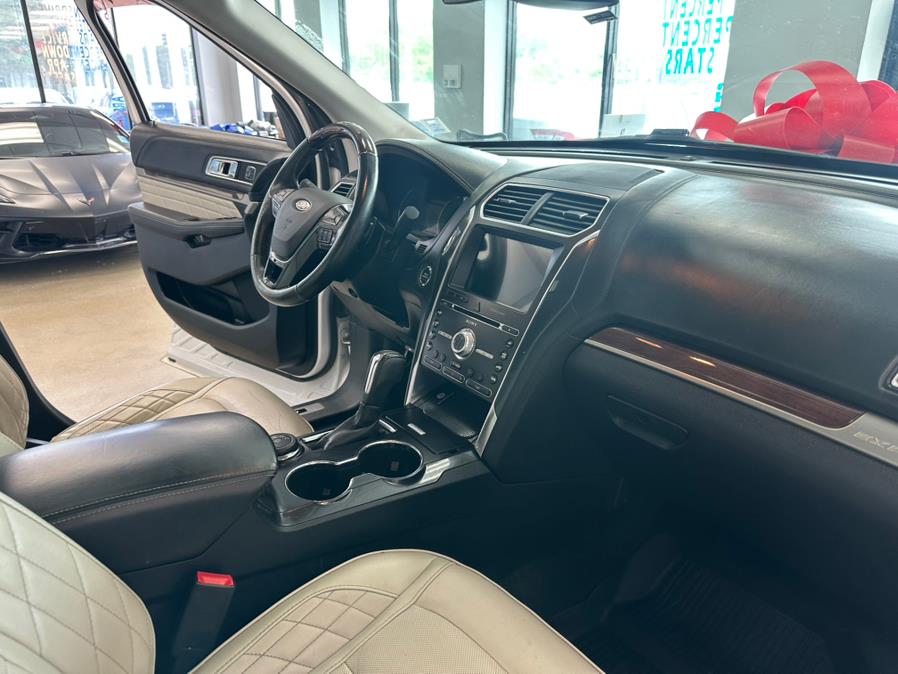 2017 Ford Explorer Platinum 4WD photo