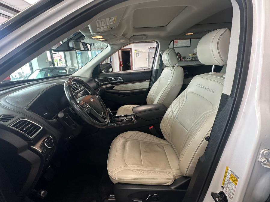 2017 Ford Explorer Platinum 4WD photo