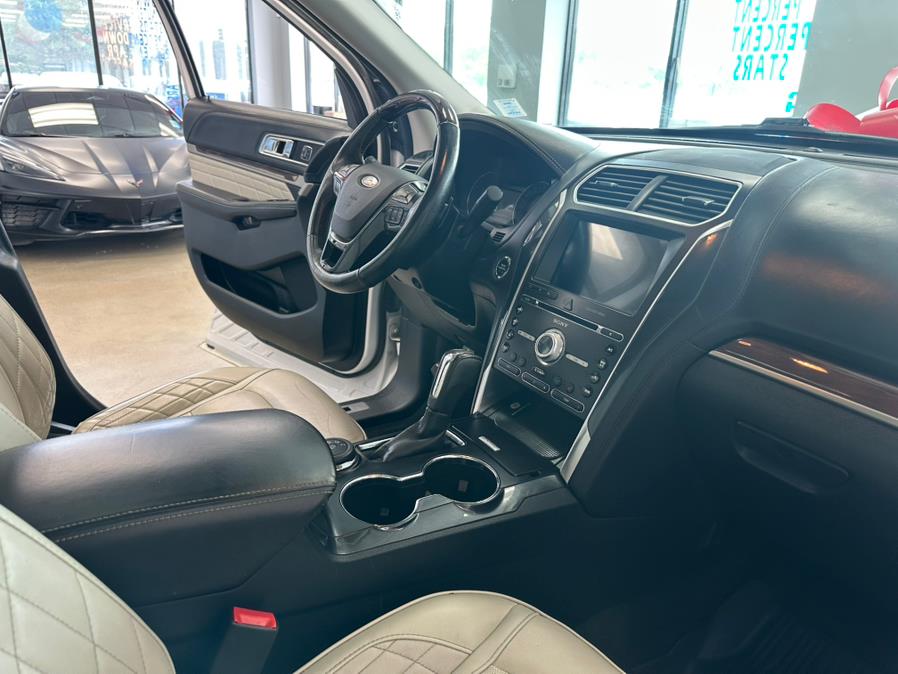 2017 Ford Explorer Platinum 4WD photo