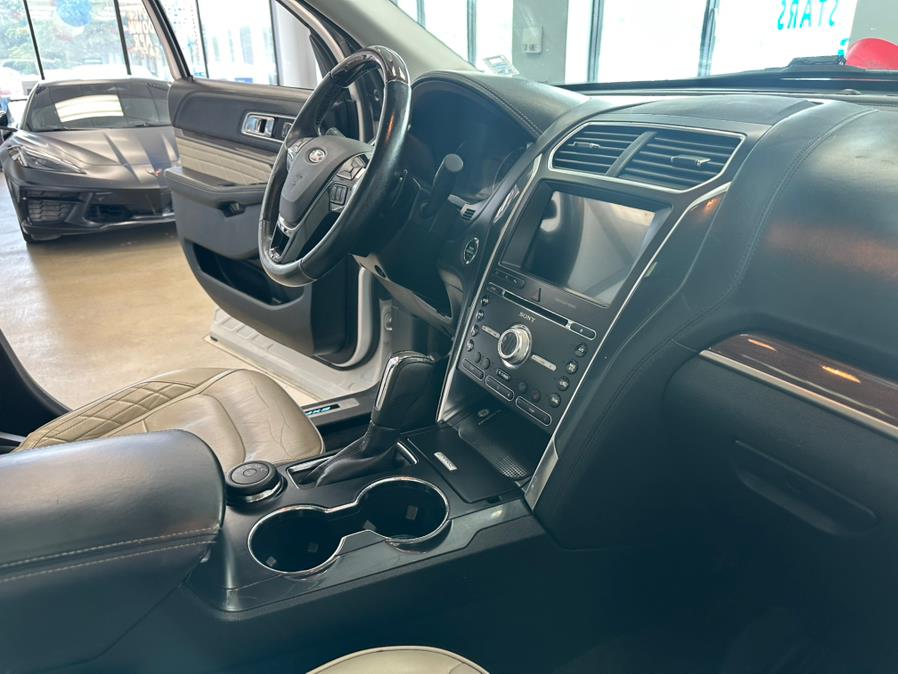 2017 Ford Explorer Platinum 4WD photo