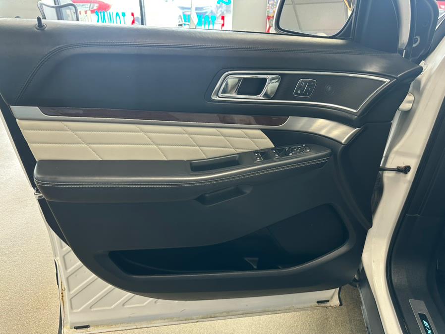 2017 Ford Explorer Platinum 4WD photo