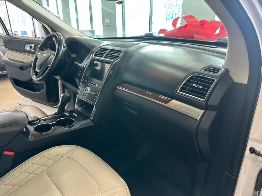 2017 Ford Explorer Platinum 4WD photo