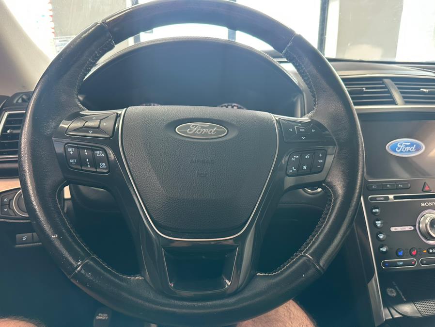 2017 Ford Explorer Platinum 4WD photo