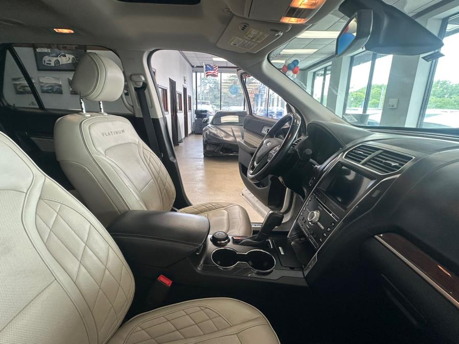 2017 Ford Explorer Platinum 4WD photo