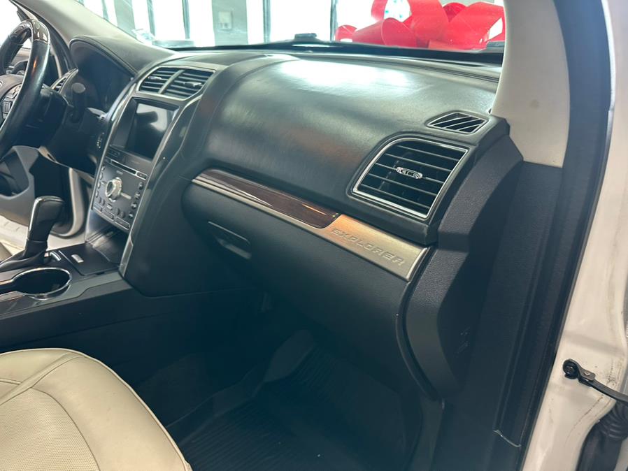 2017 Ford Explorer Platinum 4WD photo