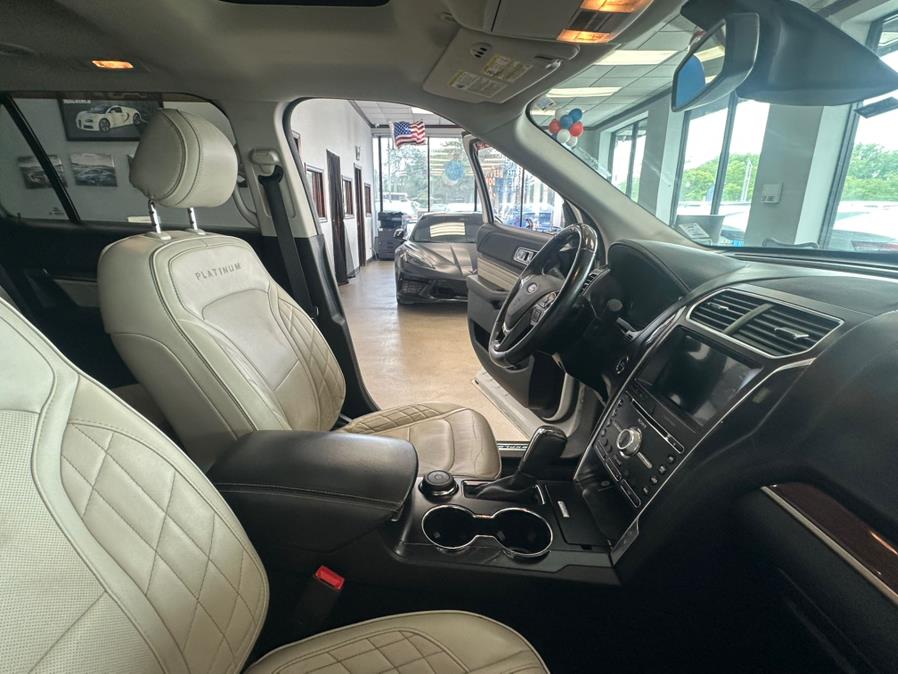 2017 Ford Explorer Platinum 4WD photo