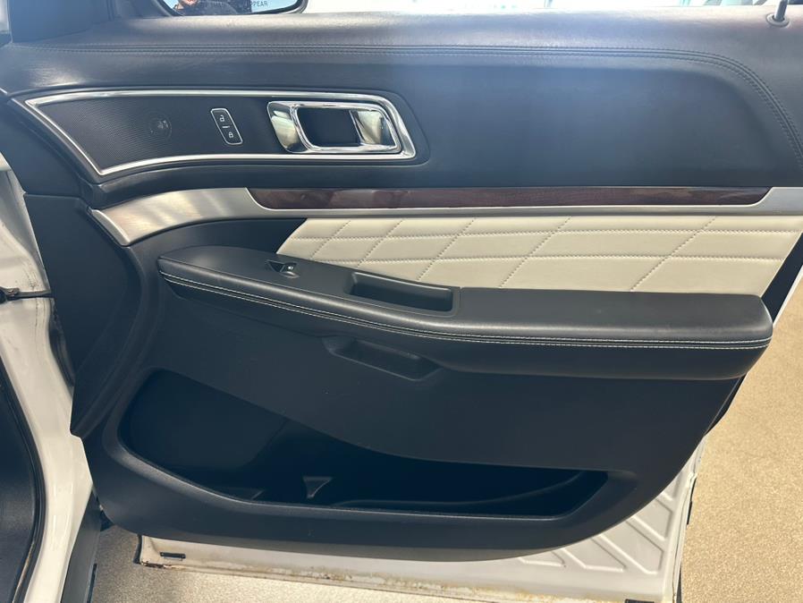 2017 Ford Explorer Platinum 4WD photo