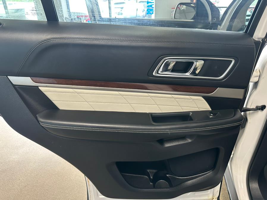 2017 Ford Explorer Platinum 4WD photo
